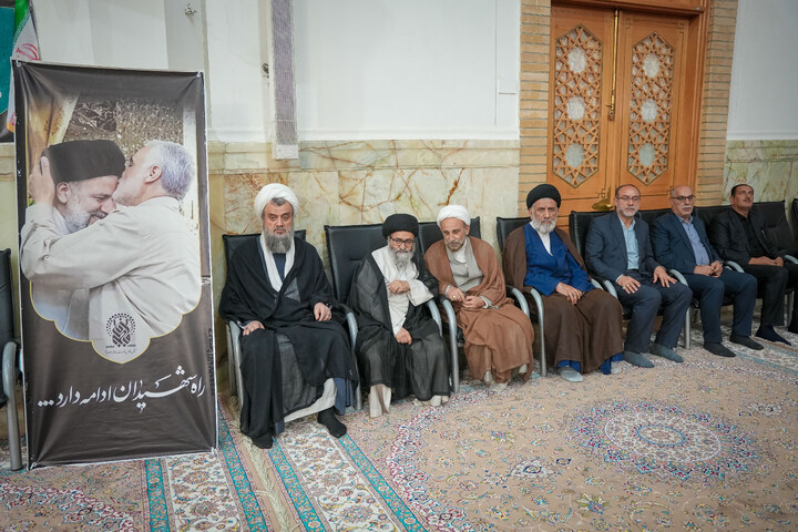 تصاویر/ مراسم دومین سالگرد شهادت سیدالشهدای خدمت شهید آیت الله رئیسی و شهدای خدمت در حرم حضرت معصومه سلام الله علیها