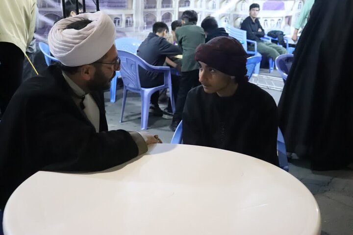 تصاویر/  استمرار فعالیت قرارگاه خدمت رسانی مدرسه علمیه قرآنی قائد شهید امام خامنه‌ای