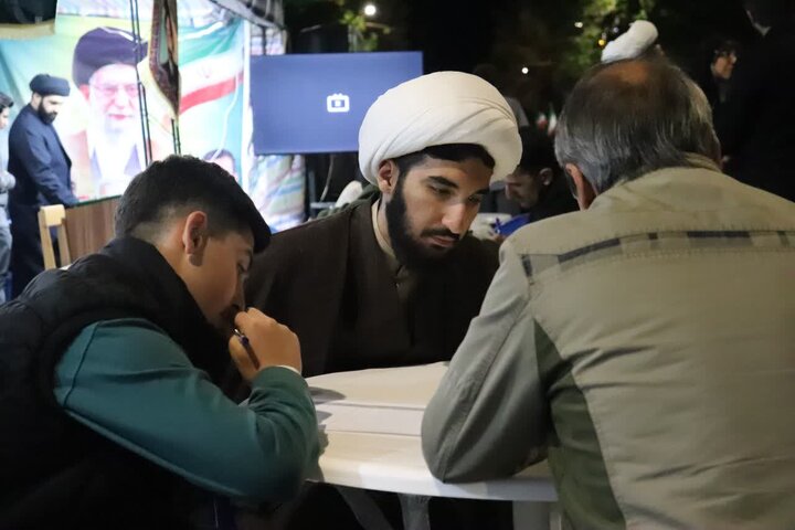 تصاویر/  استمرار فعالیت قرارگاه خدمت رسانی مدرسه علمیه قرآنی قائد شهید امام خامنه‌ای