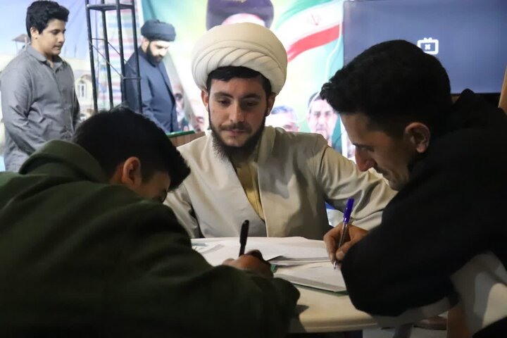 تصاویر/  استمرار فعالیت قرارگاه خدمت رسانی مدرسه علمیه قرآنی قائد شهید امام خامنه‌ای