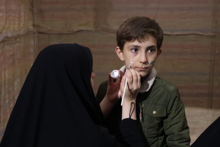 تصاویر/ استمرار فعالیت موکب فرهنگی، تبیینی مدرسه علمیه امام خمینی(ره) ارومیه در تجمعات مردمی