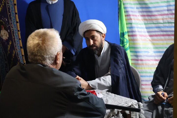 تصاویر/ استمرار فعالیت موکب فرهنگی، تبیینی مدرسه علمیه امام خمینی(ره) ارومیه در تجمعات مردمی