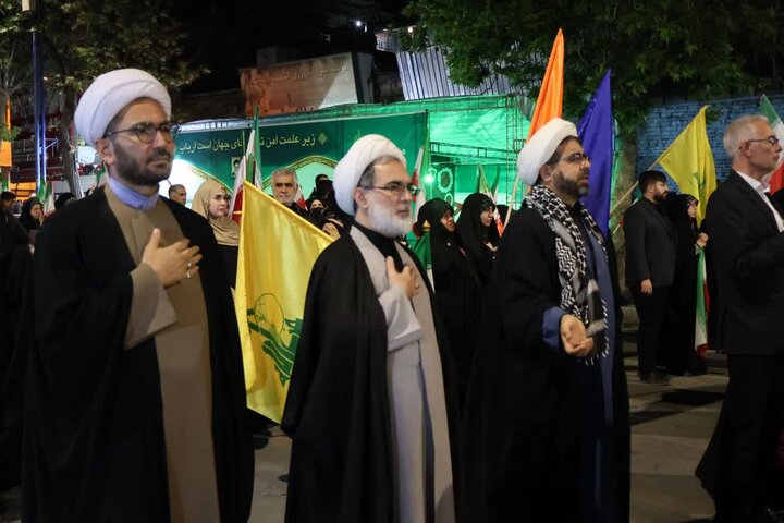 تصاویر/ استمرار فعالیت موکب فرهنگی، تبیینی مدرسه علمیه امام خمینی(ره) ارومیه در تجمعات مردمی
