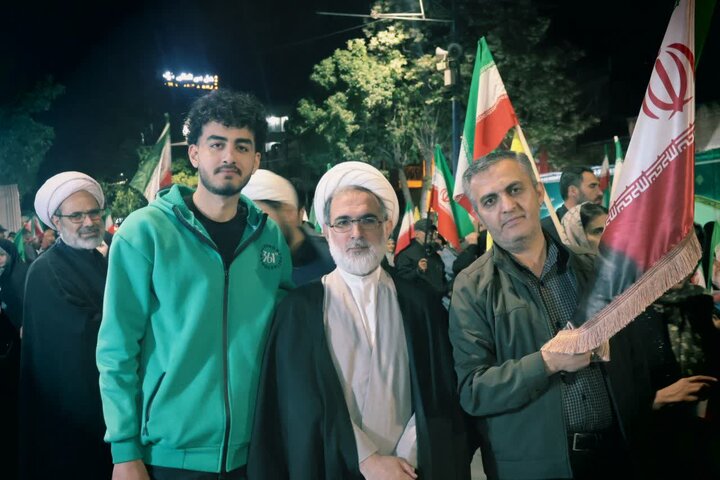 تصاویر/ استمرار فعالیت موکب فرهنگی، تبیینی مدرسه علمیه امام خمینی(ره) ارومیه در تجمعات مردمی