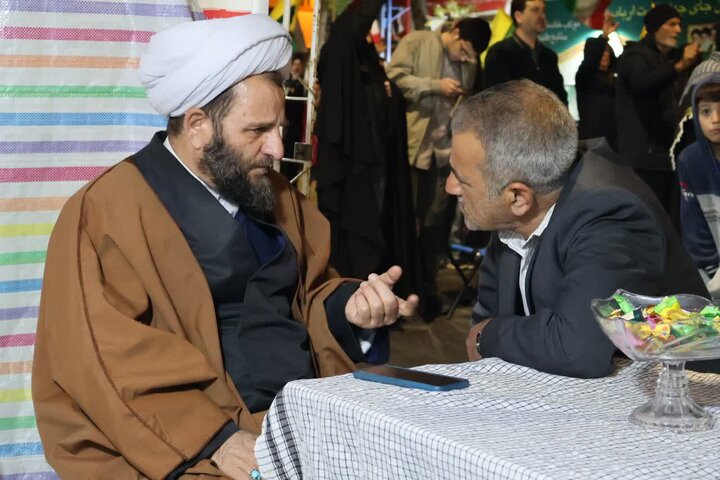 تصاویر/ استمرار فعالیت موکب فرهنگی، تبیینی مدرسه علمیه امام خمینی(ره) ارومیه در تجمعات مردمی