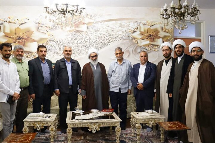 تصاویر/ دیدار امام جمعه شهرستان ورامین با خانواده پاسدار شهید جنگ رمضان