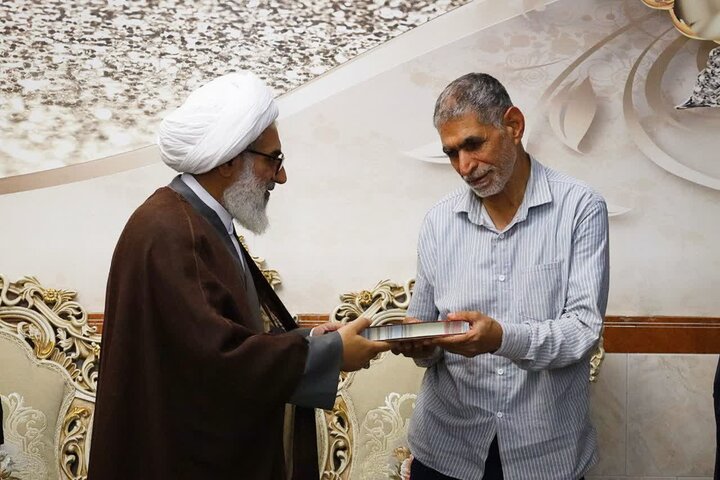 تصاویر/ دیدار امام جمعه شهرستان ورامین با خانواده پاسدار شهید جنگ رمضان