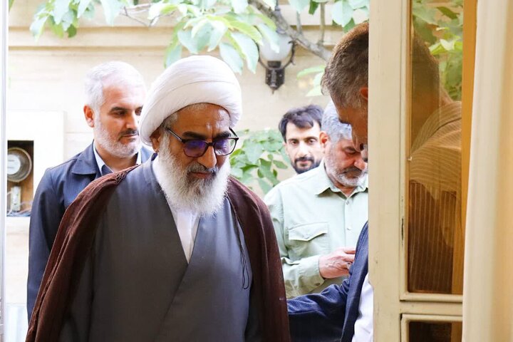 تصاویر/ دیدار امام جمعه شهرستان ورامین با خانواده پاسدار شهید جنگ رمضان