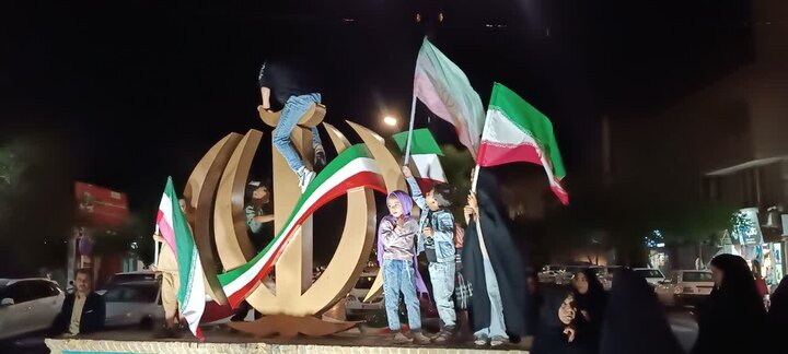 تصاویر/راهپیمایی و تجمع حماسی مردم ساوه در شب هشتاد و یکم