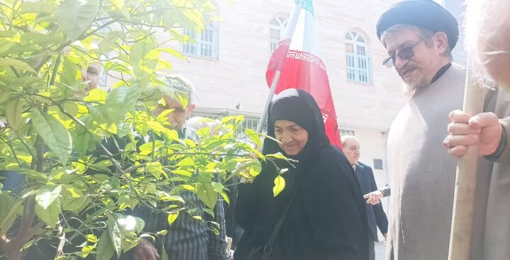 تصاویر/ آیین کاشت نهال به یاد رهبر شهید در مسجد المهدی(عج)