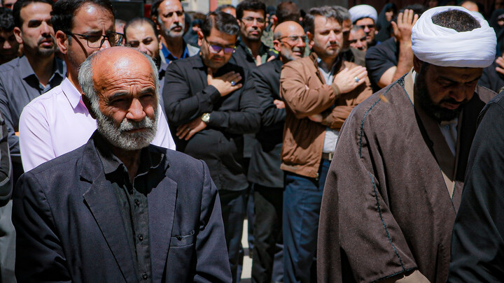 تصاویر/ تشییع پرشور پیکر مطهر شهید نادر حمیدیان در روستای شهیدپرور گنج تپه