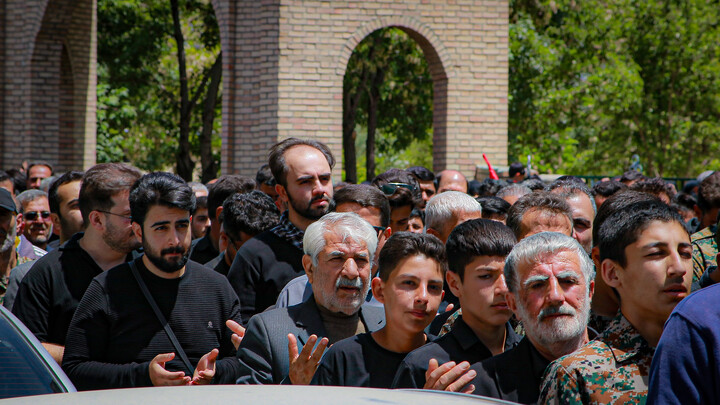 تصاویر/ تشییع پرشور پیکر مطهر شهید نادر حمیدیان در روستای شهیدپرور گنج تپه