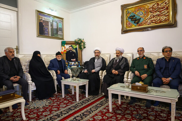 تصاویر / دیدارنماینده ولی فقبه در استان آذربایجان شرقی با والدین شهید خدمت مالک رحمتی