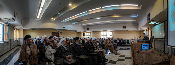 تصاویر/برگزاری نشست تبیینی باحضور دکتر گنجی در مدرسه علمیه آیت الله آخوند