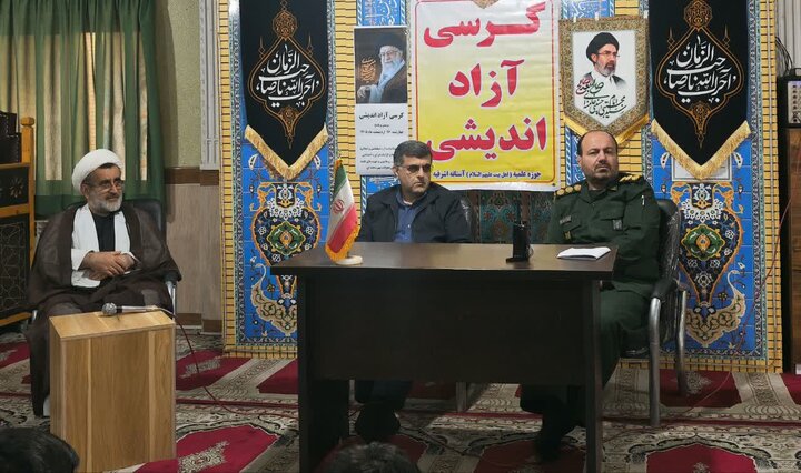 تصاویر/ برگزاری کُرسی ارائه نقد با محوریت «دفاع مقدس سوم» در مدرسه علمیه جلالیه آستانه اشرفیه