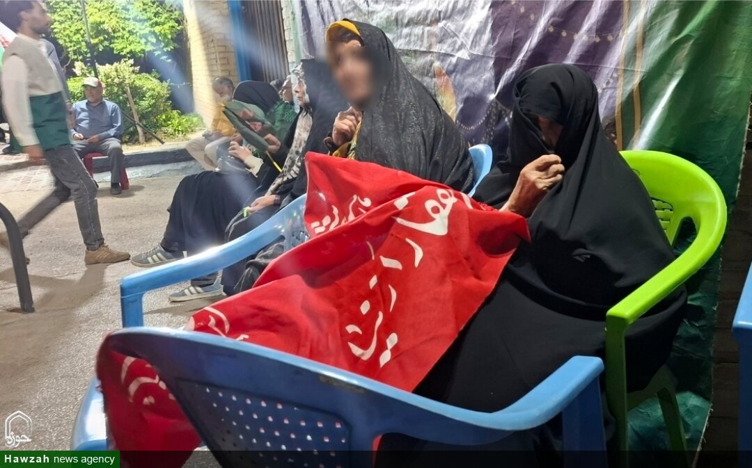 کهولت، مانع حضور نیست؛ روایت ایستادگی پیران انقلاب در تجمع
