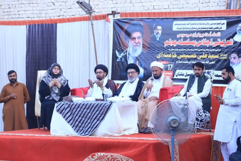 ملتان کے عوام اور علماء کا رہبر شہید (ره) کے آرمانوں سے تجدید عہد