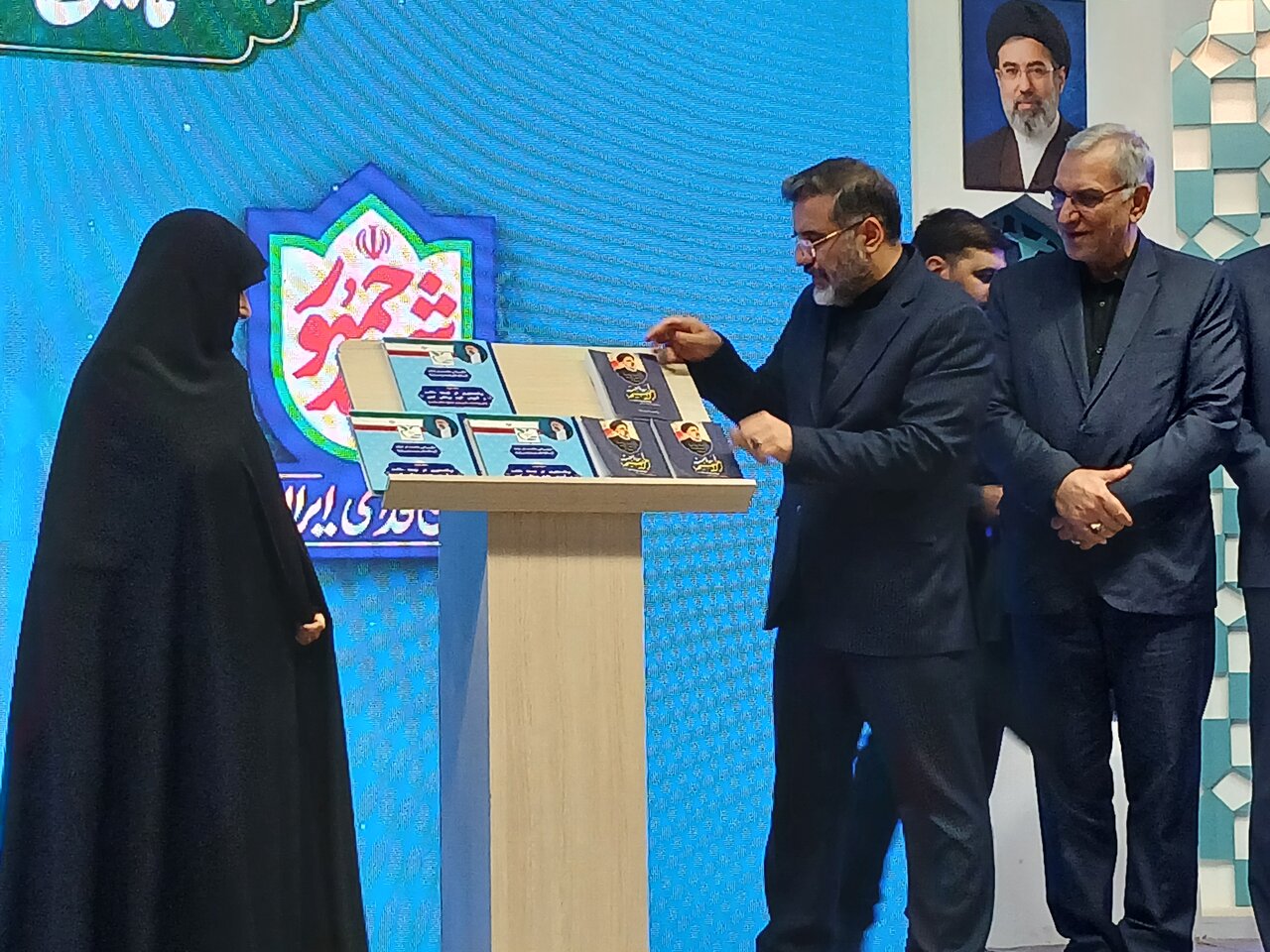 رونمایی از کتاب دومین همایش بین‌المللی «الگوی حکمرانی آیت‌الله شهید ابراهیم رئیسی»