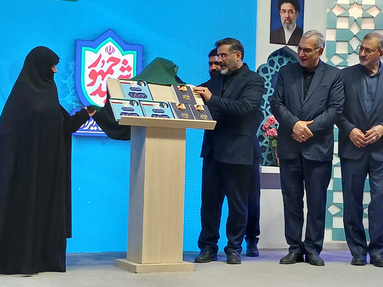 رونمایی از کتاب دومین همایش بین‌المللی «الگوی حکمرانی آیت‌الله شهید ابراهیم رئیسی»
