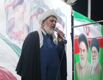 ملت ایران تا گرفتن انتقام و اجرای حکم دشمنان، از میدان خارج نخواهد شد