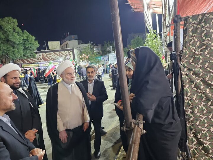 تصاویر/اجتماع بزرگ مردم سنندج در پاسداشت یاد امامِ شهیدِ امت و اعلام همراهی با رهبر انقلاب