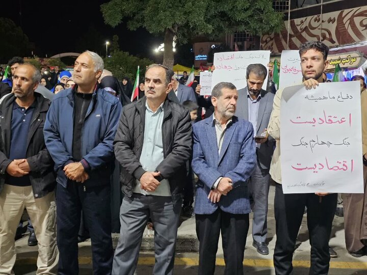 تصاویر/اجتماع بزرگ مردم سنندج در پاسداشت یاد امامِ شهیدِ امت و اعلام همراهی با رهبر انقلاب