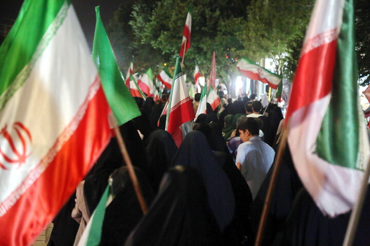 تصاویر/ خروش انقلابی مردم نیروگاه قم