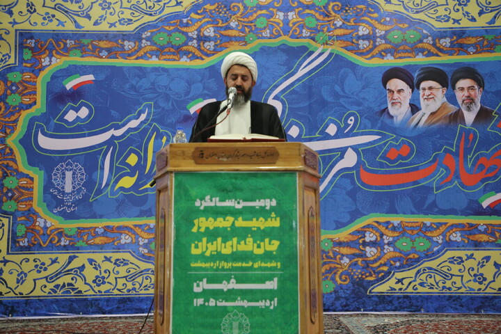 تصاویر/ دومین سالگرد شهادت شهید جمهور و شهدای خدمتِ پرواز اردیبهشت در اصفهان