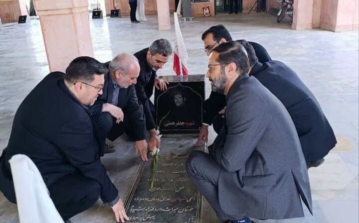 عطرافشانی و گلباران مزارمطهر شهدا در کبودراهنگ