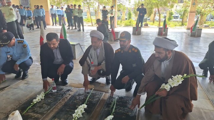 عطرافشانی و گلباران مزارمطهر شهدا در کبودراهنگ