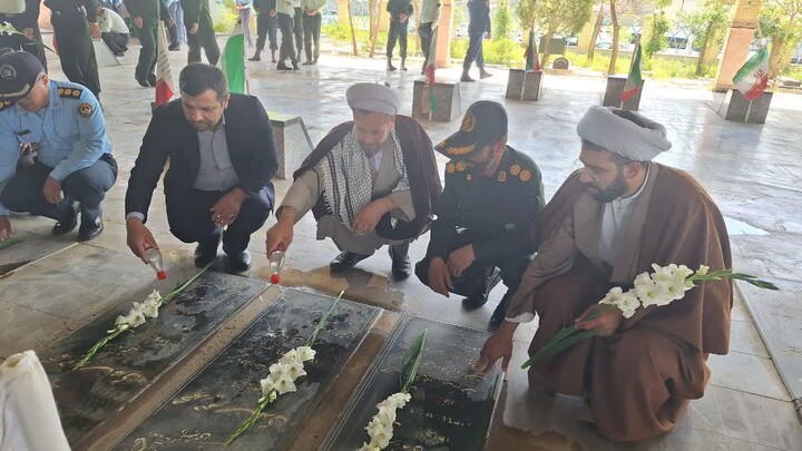 عطرافشانی و گلباران مزارمطهر شهدا در کبودراهنگ