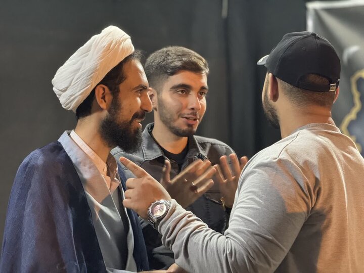تصاویر/ فعالیت فرهنگی و تبلیغی موکب مدارس علمیه آیت اللّه اعتمادی درهشتاد و دومین تجمعات شبانه