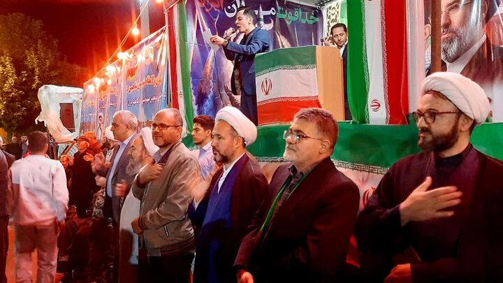 تصاویر/ جلوه‌هایی از اتحاد و انسجام در اجتماع شبانه مردم شاهین دژ