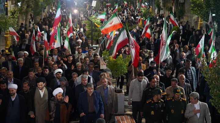 تصاویر/ راهپیمایی و تجمع شبانه مردم دارالمومنین شهرستان خوی در موج 83