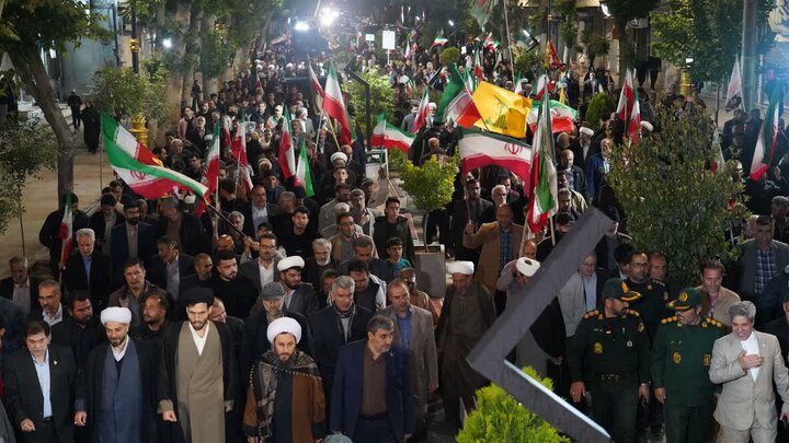 تصاویر/ راهپیمایی و تجمع شبانه مردم دارالمومنین شهرستان خوی در موج 83