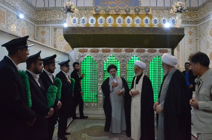 تصاویر/حضور دبیر مجمع جهانی اهل‌بیت(ع) در امامزاده محمد عابد(ع) اراک