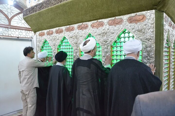 تصاویر/حضور دبیر مجمع جهانی اهل‌بیت(ع) در امامزاده محمد عابد(ع) اراک