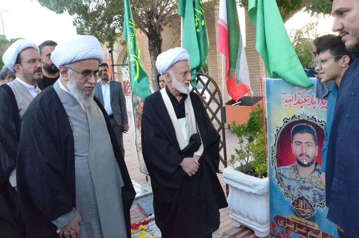 تصاویر/تجدید میثاق دبیر مجمع جهانی اهل بیت(ع) با شهدای جنگ رمضان و دفاع مقدس در گلزار شهدای اراک