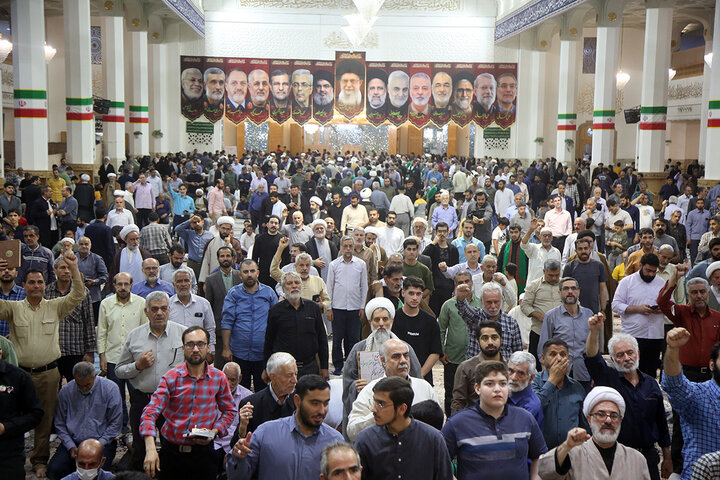 بزرگداشت شهید آیت‌الله رئیسی و شهدای خدمت در حرم بانوی کرامت