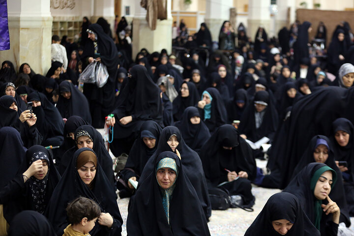 بزرگداشت شهید آیت‌الله رئیسی و شهدای خدمت در حرم بانوی کرامت