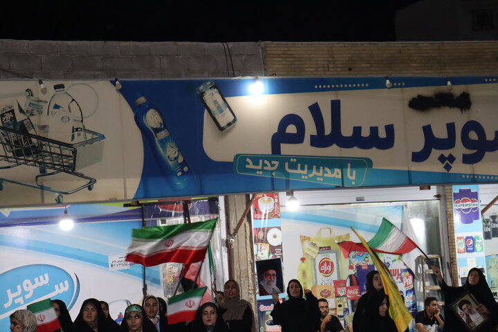 تصاویر/ مردم دیّر ایستاده در میدان