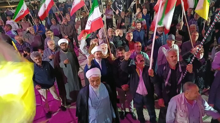 تصاویر/هشتاد و دومین شب حضور پرشور مردم ولایتمدار مامونیه در تجدید بیعت با آرمان‌های انقلاب