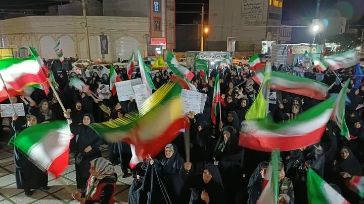 تصاویر/هشتاد و دومین شب حضور پرشور مردم ولایتمدار مامونیه در تجدید بیعت با آرمان‌های انقلاب