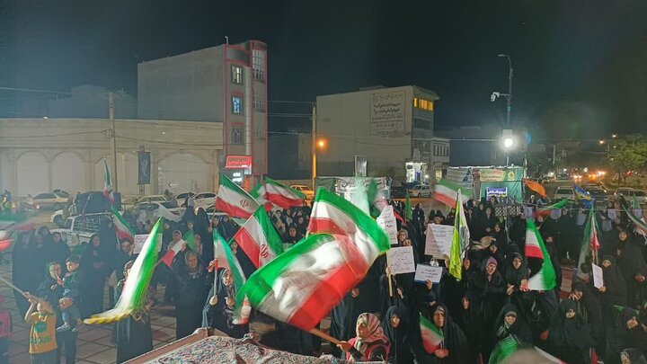 تصاویر/هشتاد و دومین شب حضور پرشور مردم ولایتمدار مامونیه در تجدید بیعت با آرمان‌های انقلاب
