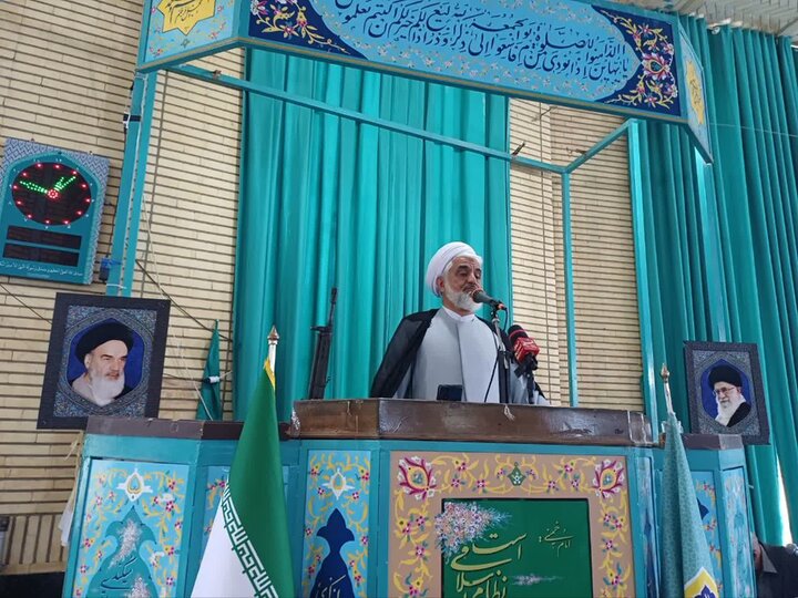 تصاویر/اقامه نماز عبادی سیاسی جمعه در زرندیه