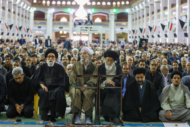 تصاویر/ اقامه نماز عبادی سیاسی جمعه در تبریز