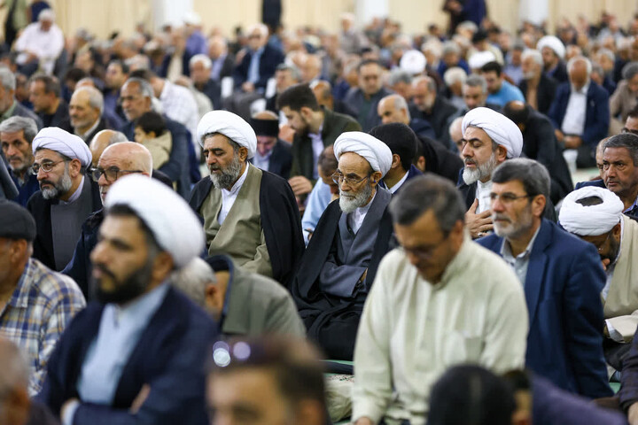 تصاویر/ اقامه نماز عبادی سیاسی جمعه در تبریز
