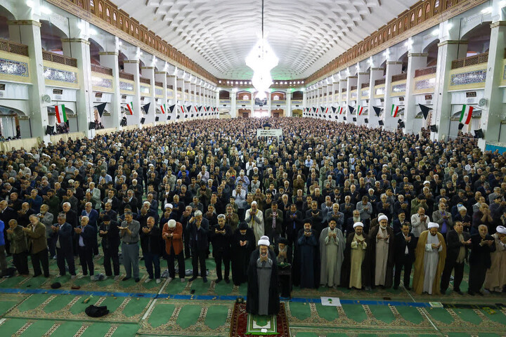 تصاویر/ اقامه نماز عبادی سیاسی جمعه در تبریز