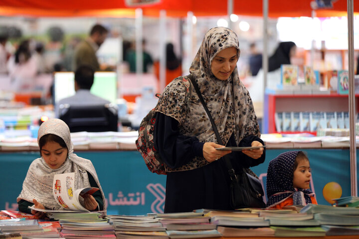 تصاویر/ دومین روز نمایشگاه کتاب کودک و نوجوان «میناب ۱۶۸»