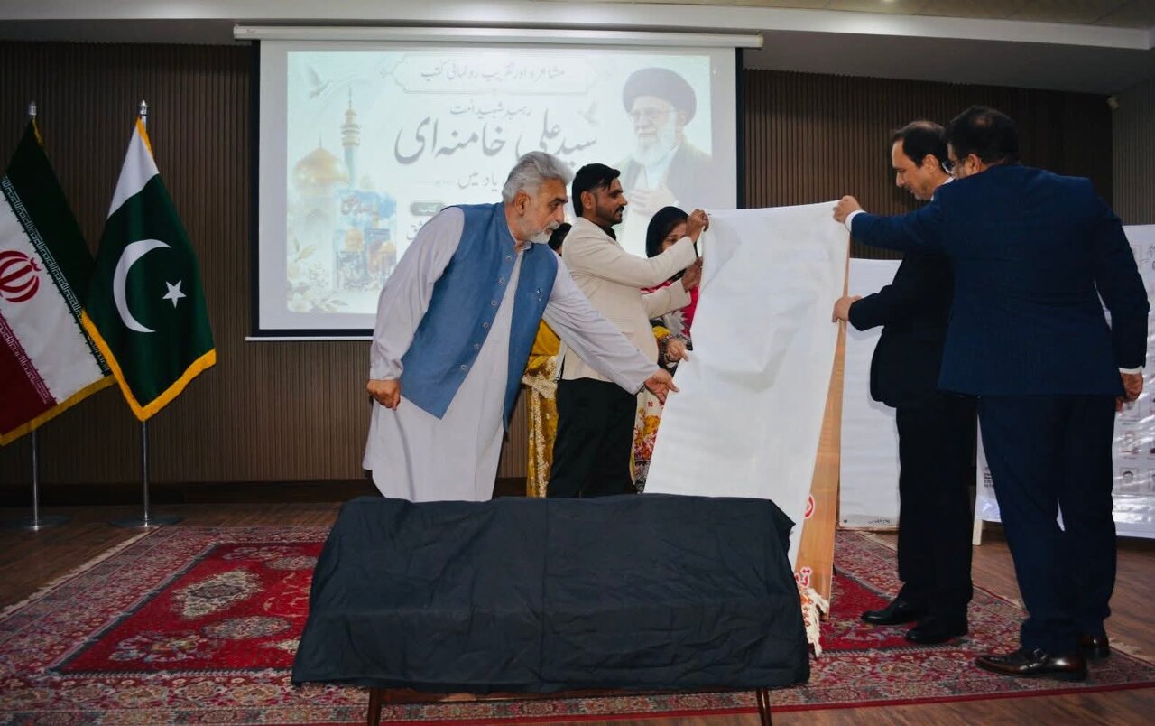 پیشاور؛ خانۂ فرہنگ ایران میں شہید امت کی یاد میں مشاعرہ/توقیر کھرل کی کتاب ”رہبرِ شہید“ کی تقریب رونمائی